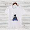 Meditierender Traum | Künstlerisches T-Shirt | Spirituelles Design | Stilvolles Statement Shirt für kalte Tage
