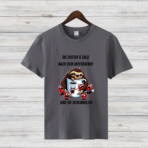 Faultier Kaffeeliebhaber | Lustiges T-Shirt | Statement Shirt für Morgenmuffel | Humorvolles Design für kalte Tage