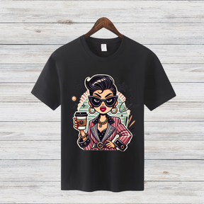 Kaffee-Queen Shirt | Stilvolles Damen T-Shirt | Vintage Pop-Art Design | Perfekt für Kaffeeliebhaberinnen | Statement Shirt für den Winter