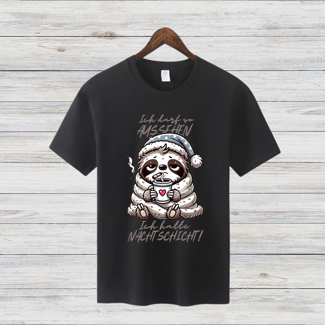 Gemütliches Faultier-Shirt | Lustiges Nacht-Schicht-Motiv | Humorvolles Winterdesign | Statement Shirt für Frauen