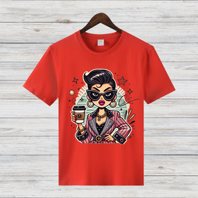 Kaffee-Queen Shirt | Stilvolles Damen T-Shirt | Vintage Pop-Art Design | Perfekt für Kaffeeliebhaberinnen | Statement Shirt für den Winter