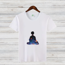 Meditierender Traum | Künstlerisches T-Shirt | Spirituelles Design | Stilvolles Statement Shirt für kalte Tage