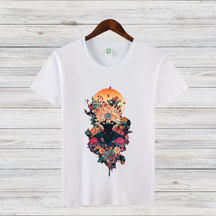 Mystisches Blumenmotiv | Künstlerisches T-Shirt | Stilvolles Design für den Winter | Fashion-Statement für Kreative