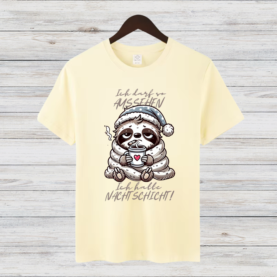 Gemütliches Faultier-Shirt | Lustiges Nacht-Schicht-Motiv | Humorvolles Winterdesign | Statement Shirt für Frauen