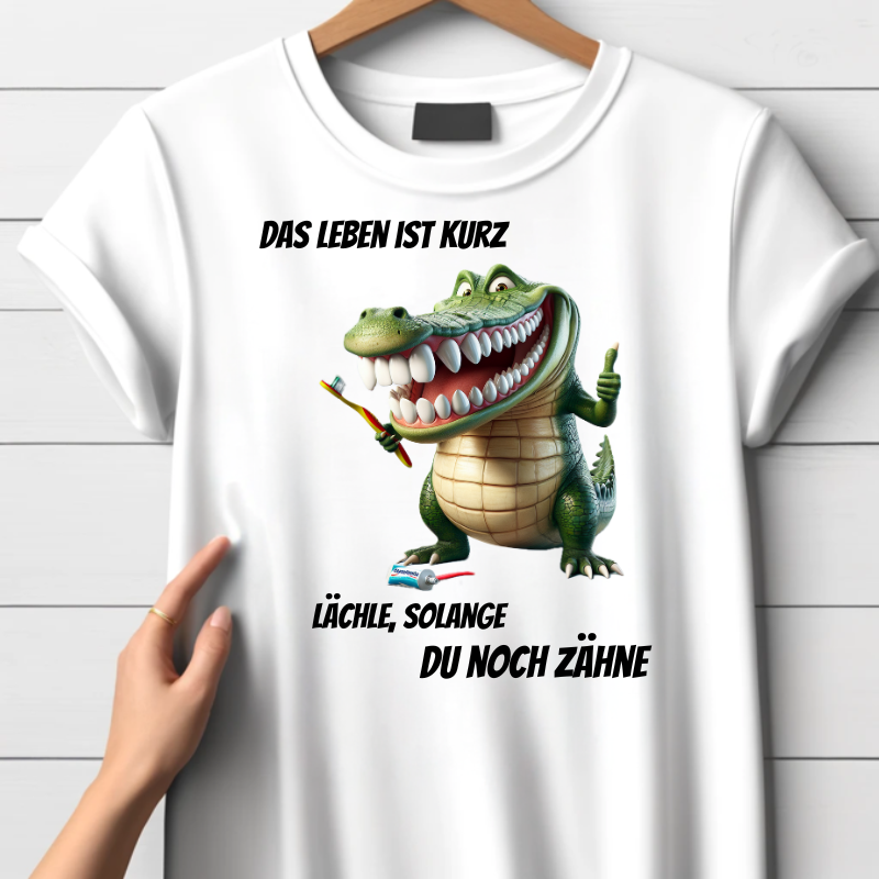 Das Leben ist Kurz | Humorvolles Krokodil-Shirt | Witziges Statement für den Alltag | Lustiges Design für kalte Tage